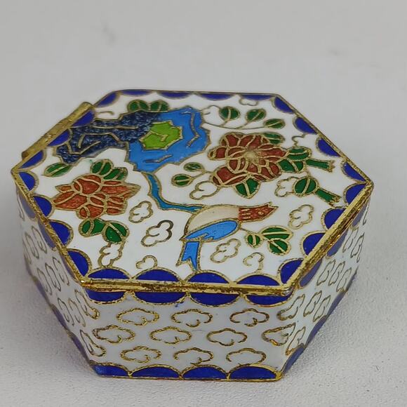 Vintage Cloisonné Hexagonal Pill Box – Floral & Crane Motif Blue Enamel Interior - Picture 3 of 6